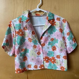 70’s style buttoned crop!